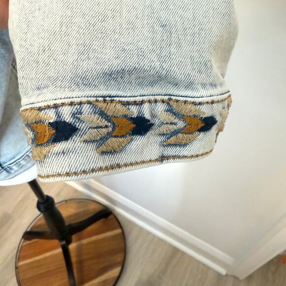 Free People DRIFTWOOD Embroidered Motif Sherpa Trucker Jacket Size Medium - Picture 12 of 15